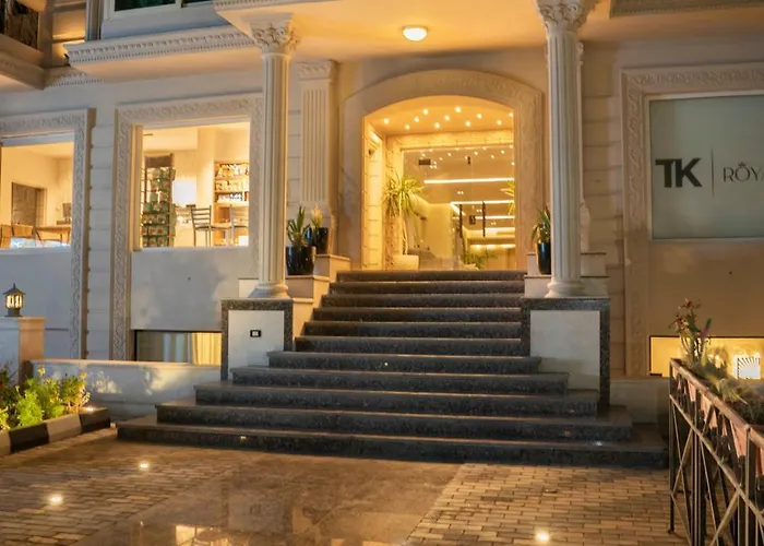 Motel Tk Royal & *