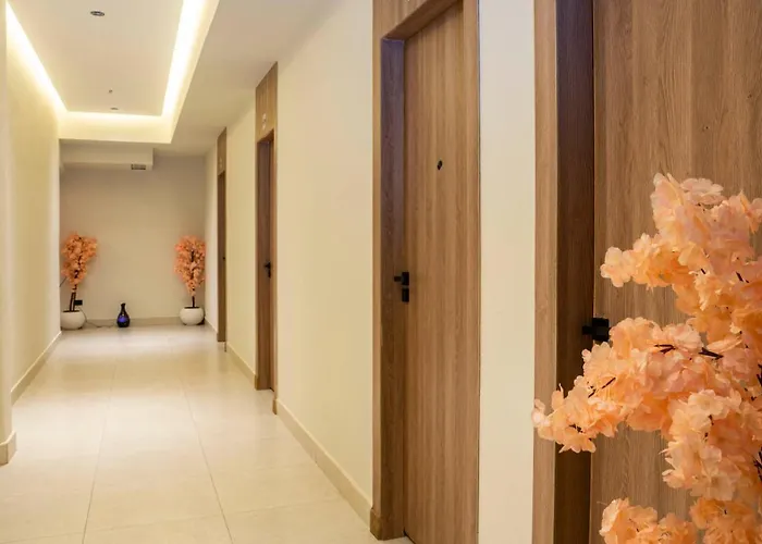 Motel Tk Royal &